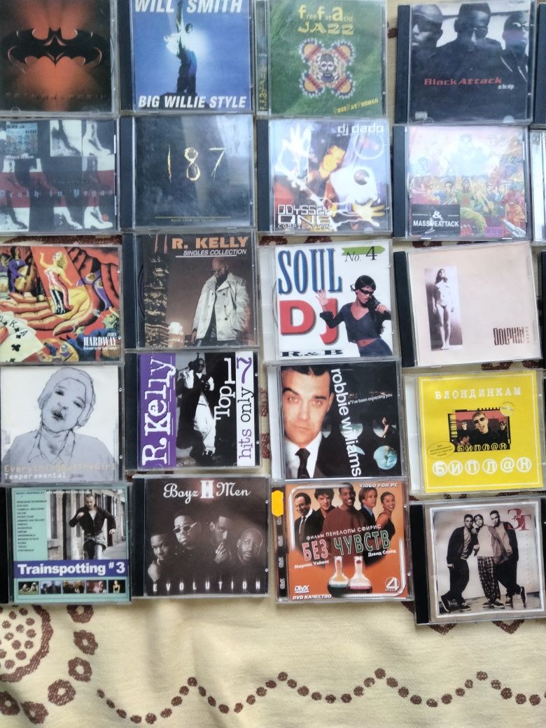 CD Диски разные.
