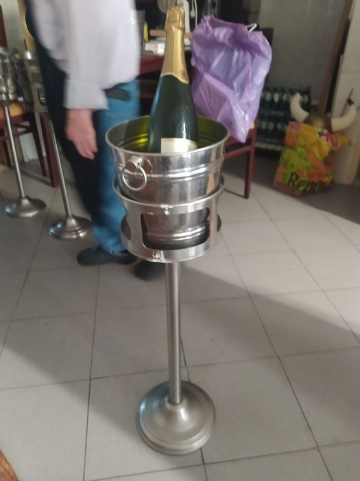 Balde de gelo com pé