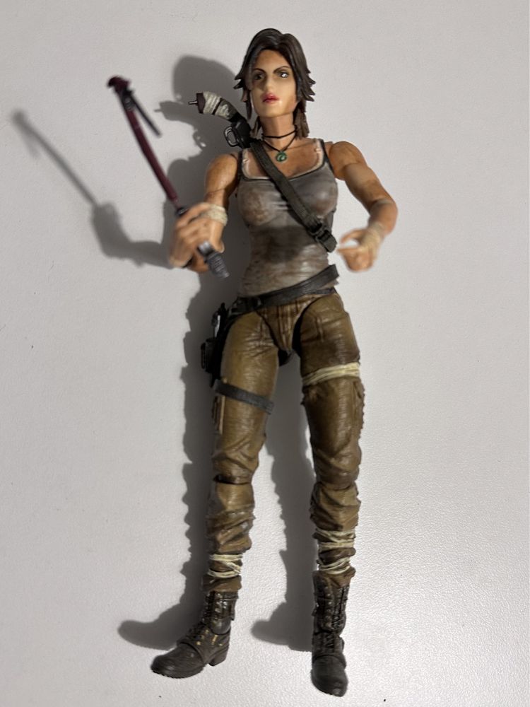 Figura lara Croft tom Raider edição colecionador