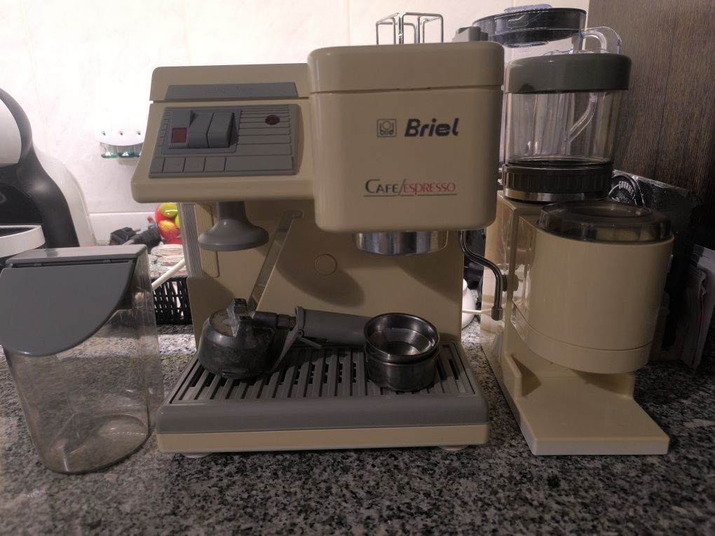 Máquina de café com moinho
