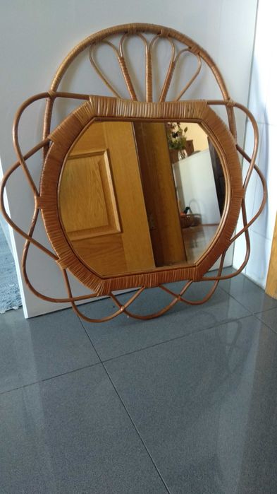 Moldura de verga com espelho e Moldura de madeira e vidro