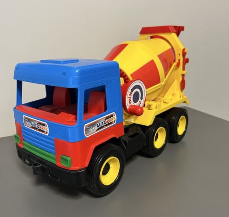 Игрушка бетономешалка
