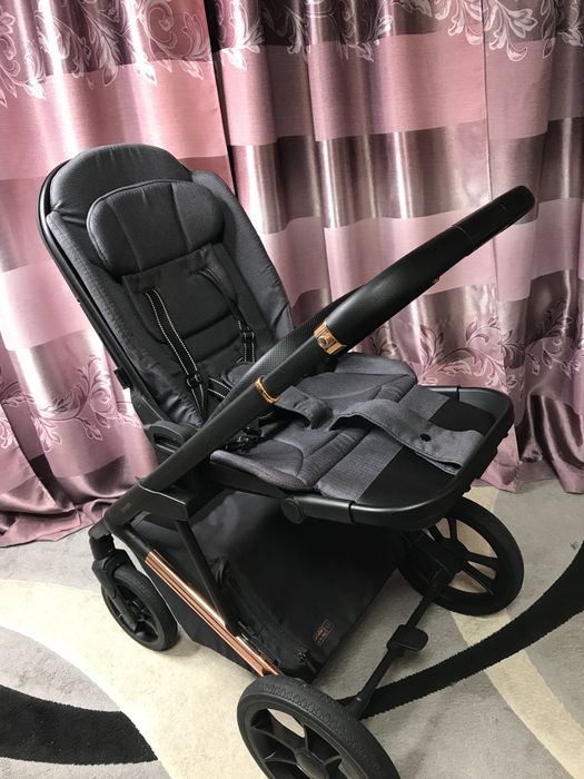 Продам детскую коляску Carrello 3в1