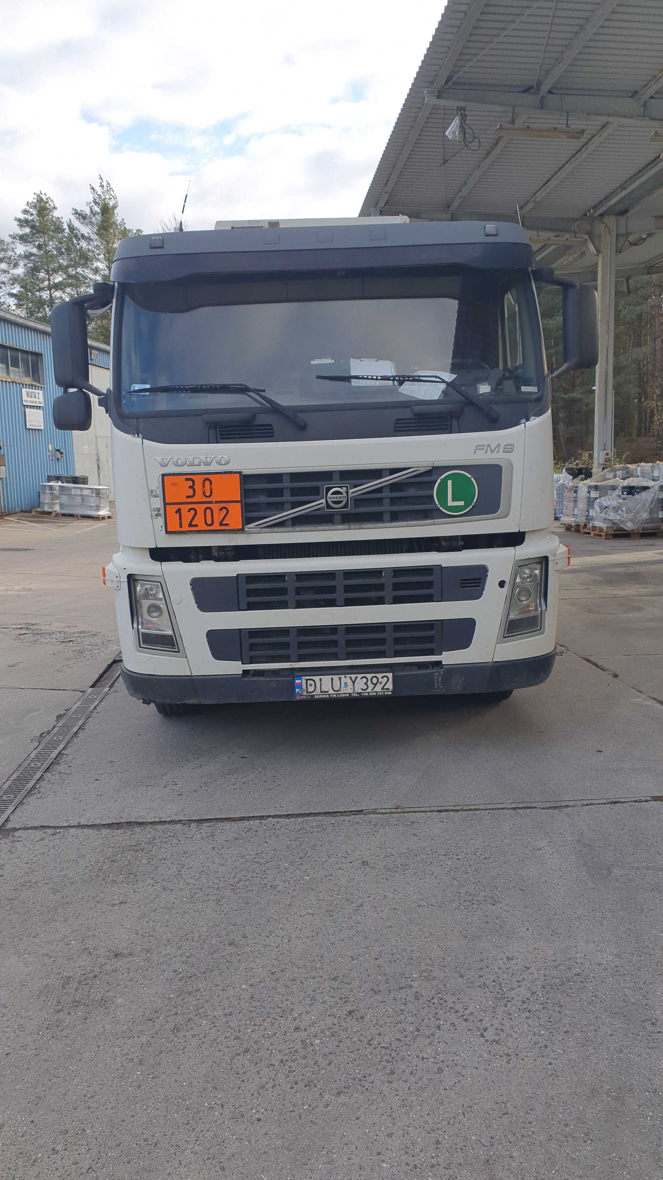 Samochód ciężarowy VOLVO FM9 z zabudową cysterna STOKOTA (2002 r.)