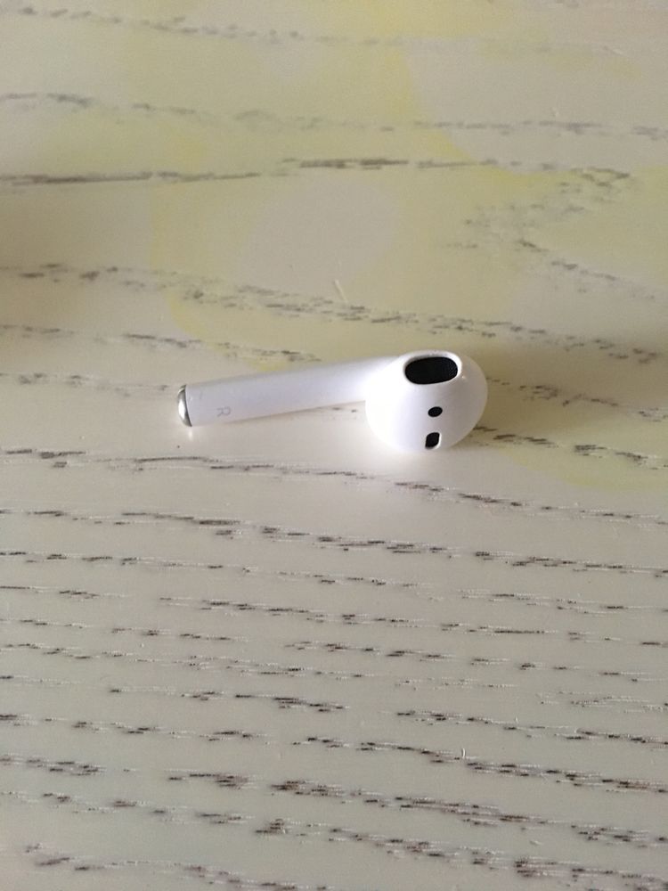 Кейс от наушников AirPods -2 a1602 оригинал