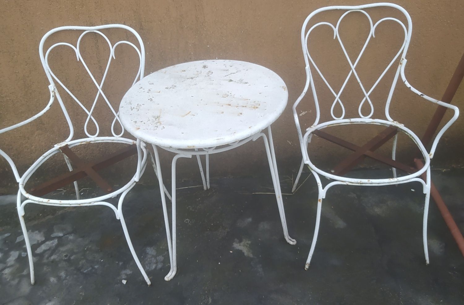 Metalowy stolik z krzesłami