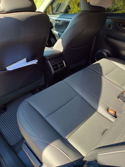 Продаю Lexus nx 300h