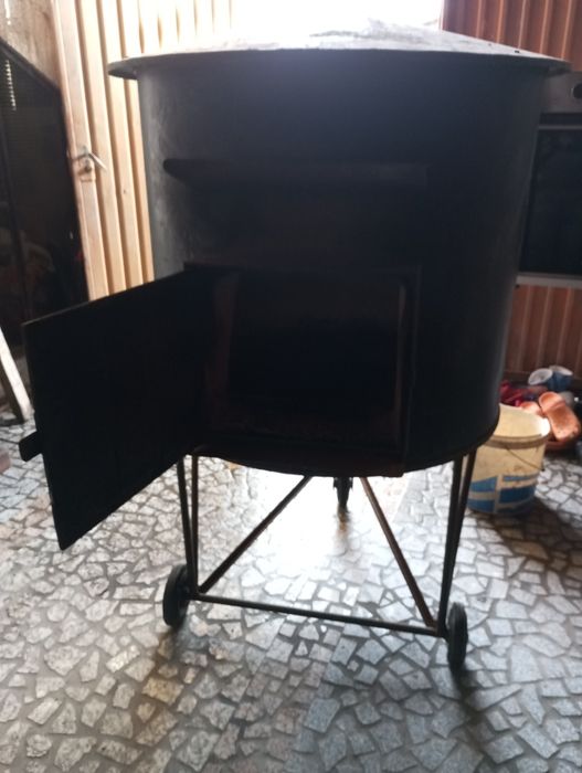 Vendo forno a lenha fácil de deslocar