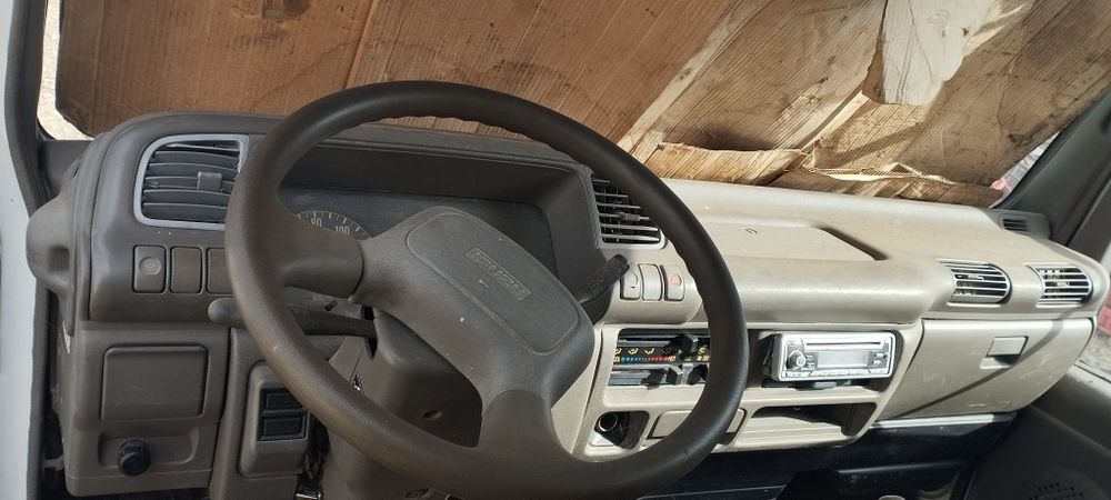 Isuzu NKR 7 lugares