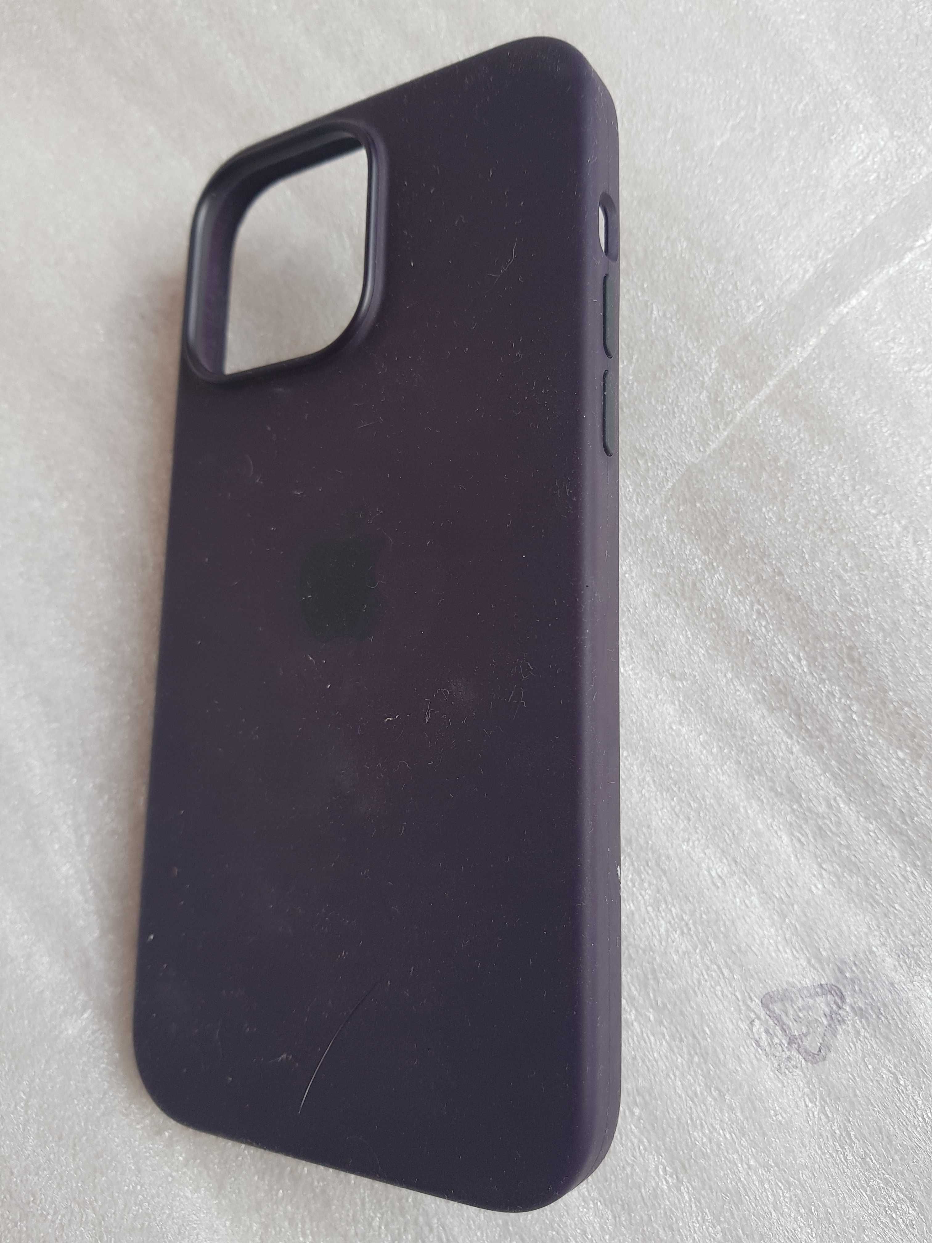 etui ajfon 14 pro-używane