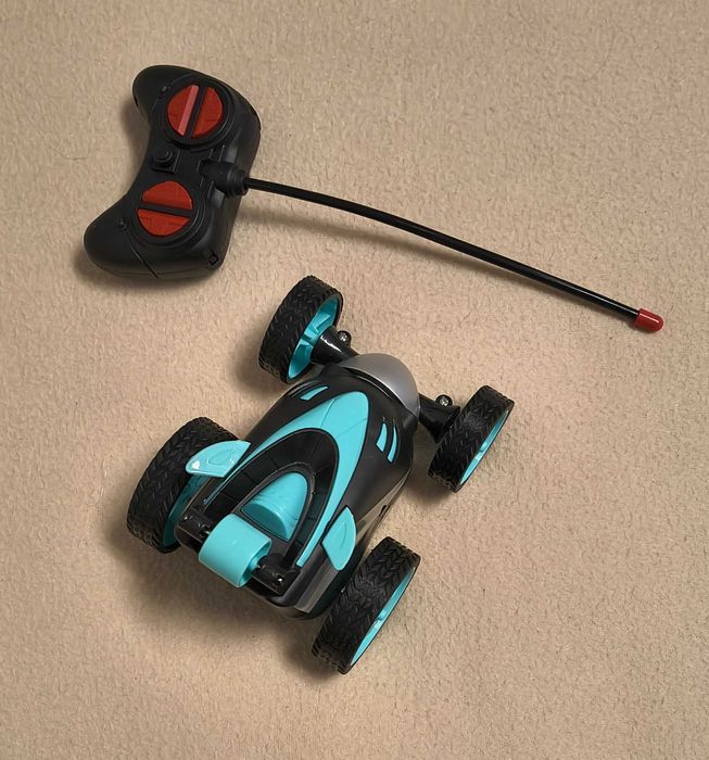 Samochód RC 360° Stunt obrotowy kaskaderski z pilotem na baterie 10+