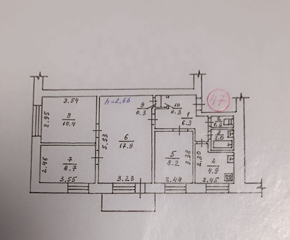 Продам 4кімн квартиру в центрі міста Кролевець 3 поверх