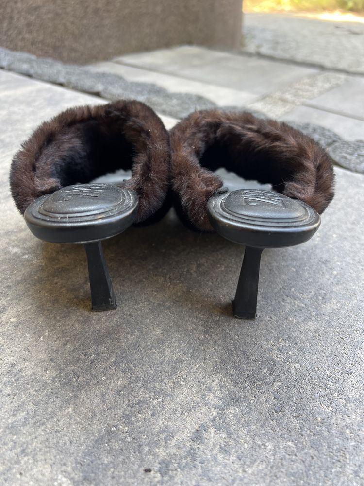 Czarne buty na wysokim obcasie 36