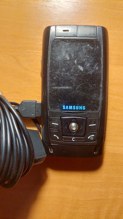 Тетефон Samsung D-820