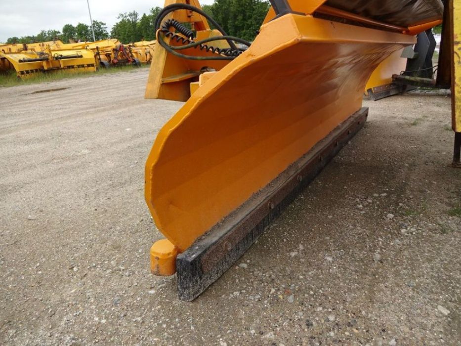 Pług do śniegu Epoke odśnieżny regulowany hydrauliczny New Holland
