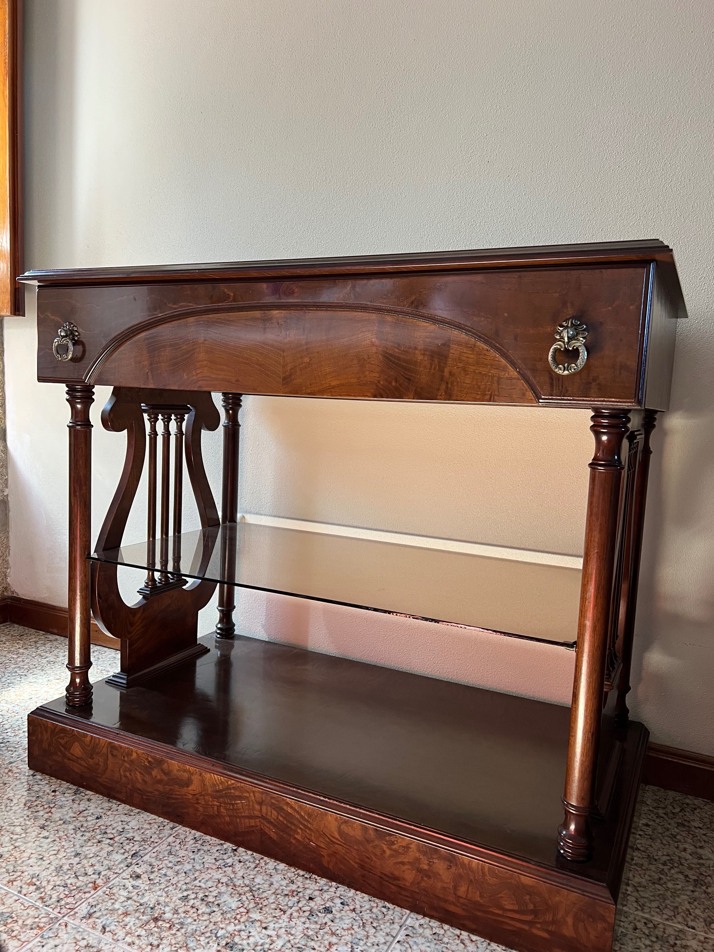 Mesa de apoio em madeira e vidro