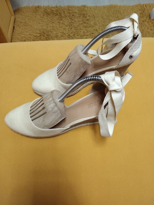 Kazar Beżowe damskie buty Okazja cenowa
