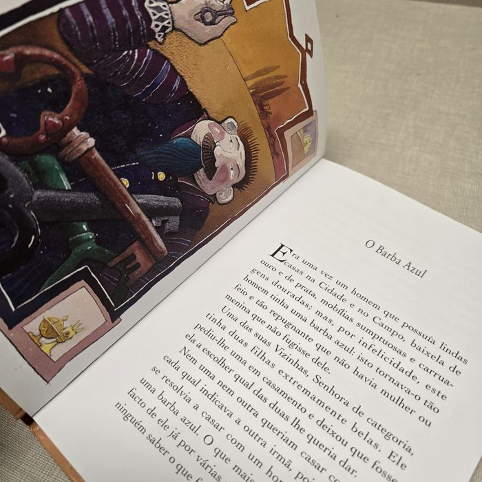 Livro  Contos de Perrault