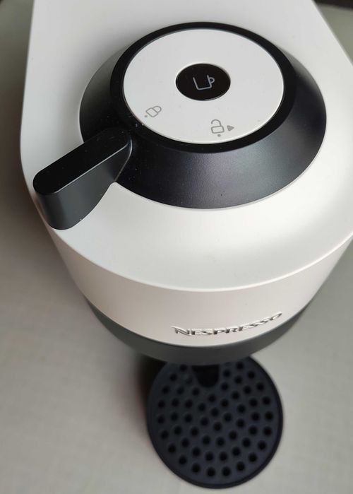 Máquina de café Nespresso Vertuo Pop Coconut White, em óptimo estado!