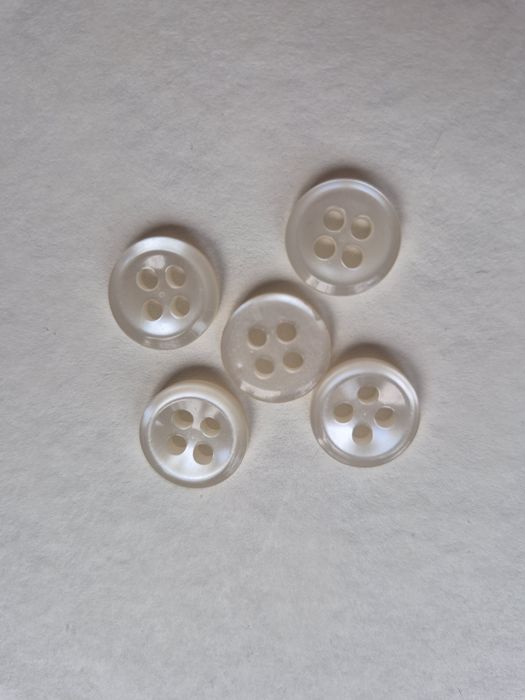 Guziki przezroczyste, perlowe
