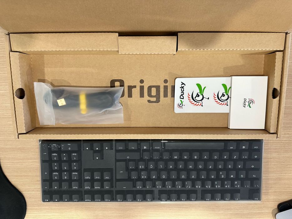 Teclado mecânico - Ducky Origin (novo)