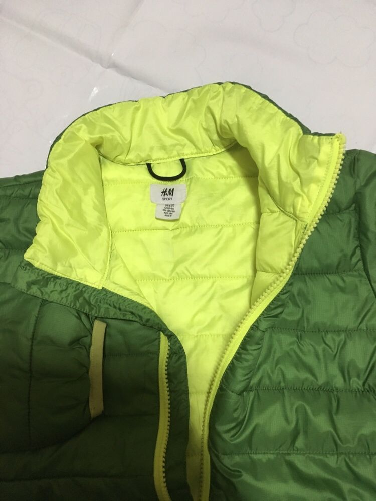 Lote 2 kispos finos, reversivel azul escuro e amarelo zara, verde H&M