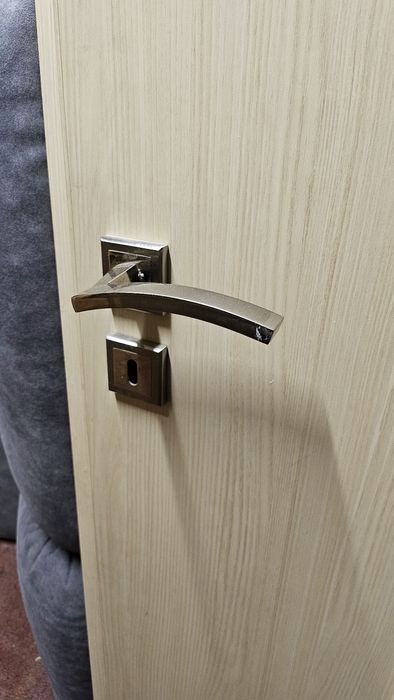 Drzwi wewnętrzne prawe 80cm z futryną