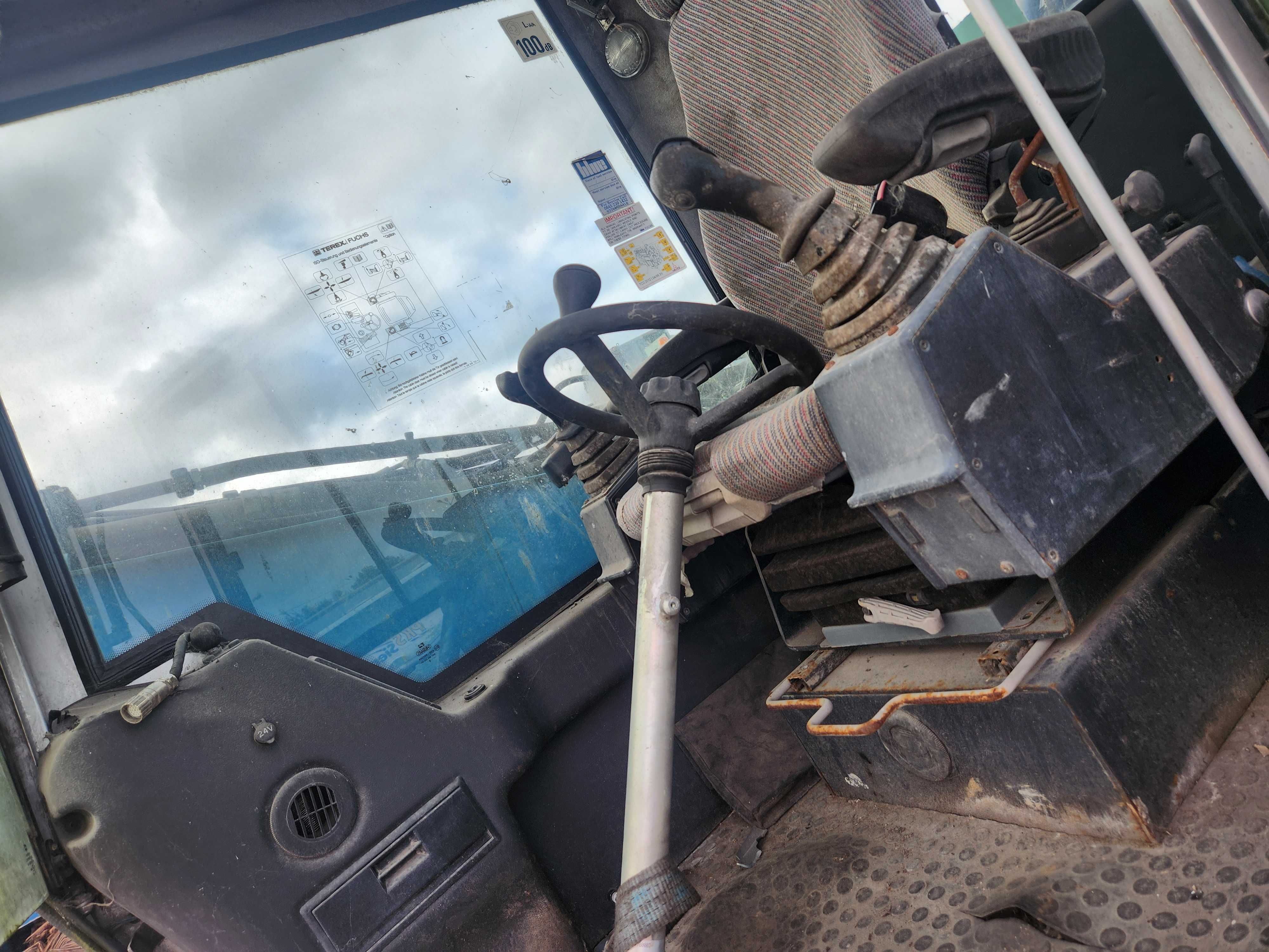 fuchs mhl 320 koparka przeładunkowa do złomu częścikruszywa  atlas