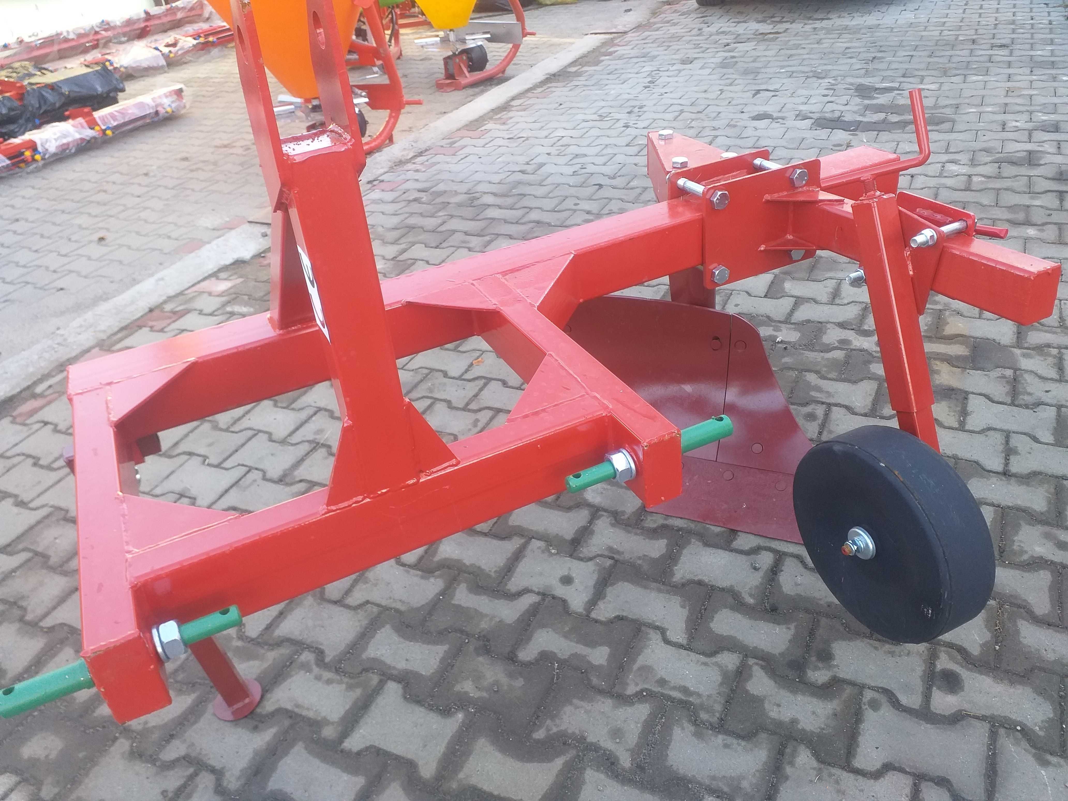 Podnośnik na tylni TUZ ciągnika rolniczego z widłami 100cm paleciak