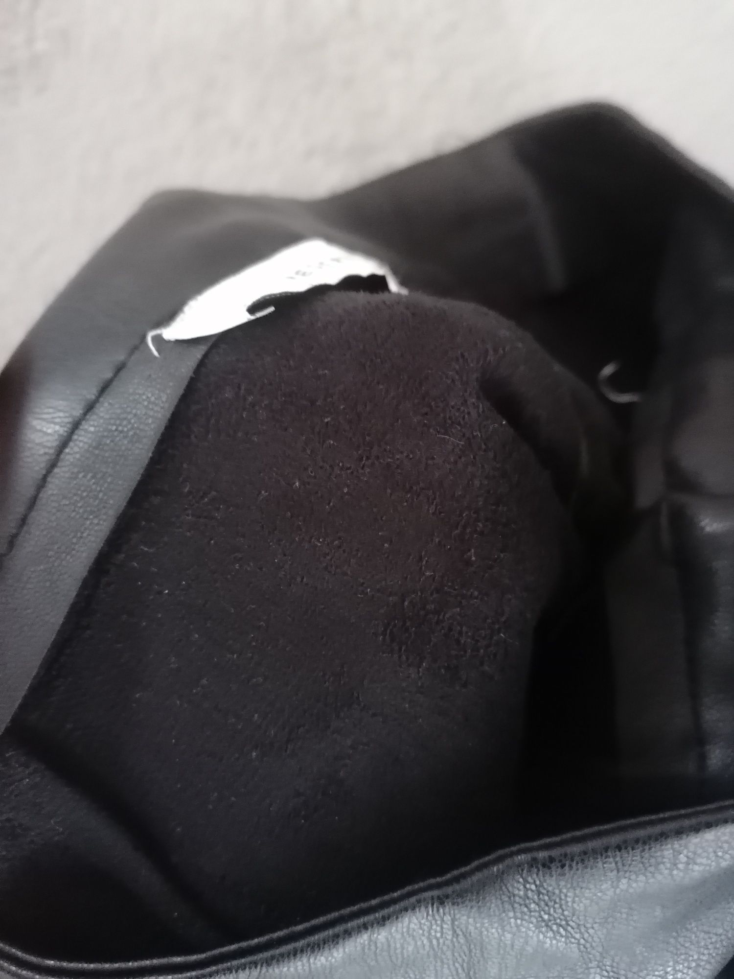 Spodnie z eko skóry bardzo miękkie kieszenie Reserved 36