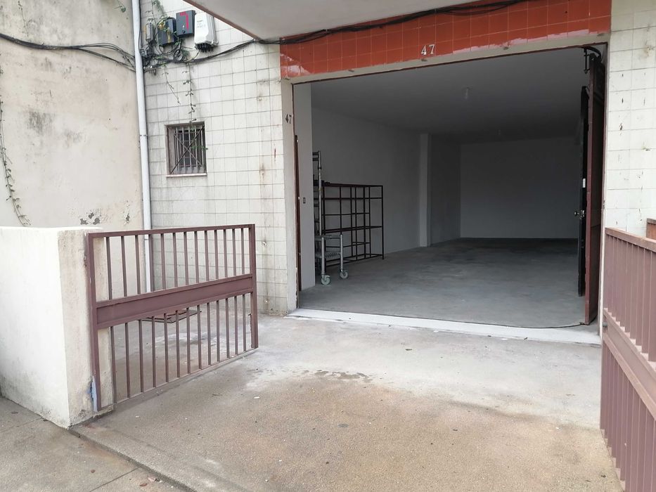Armazém c/ WC, Garagem Gaia centro Avenida República