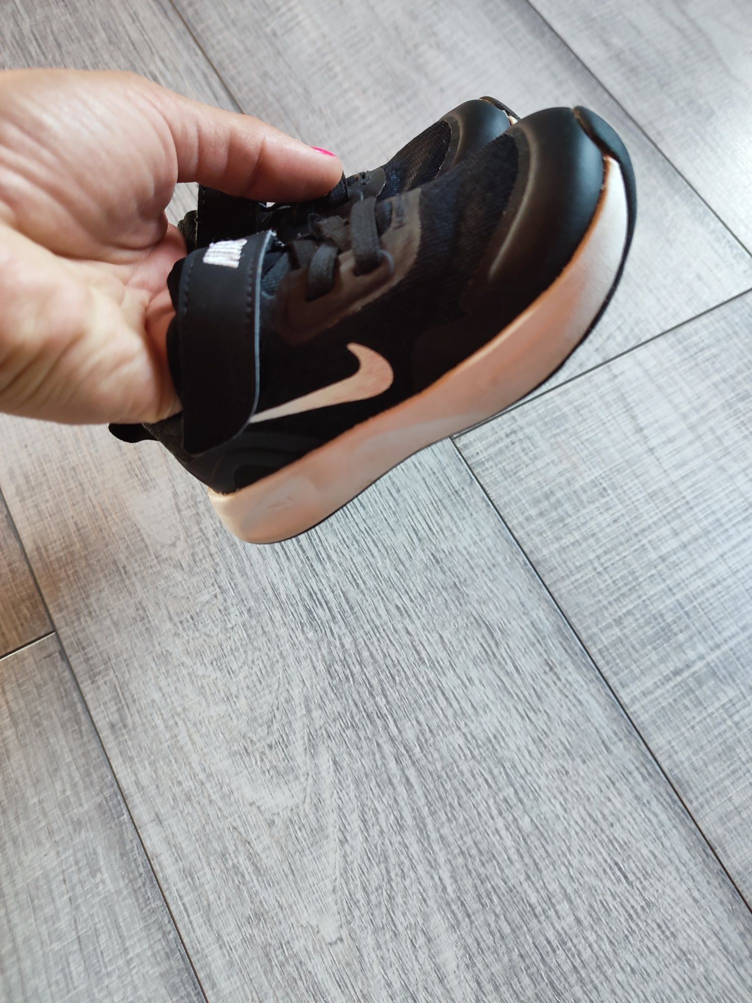 Buty buciki Nike r.22 chłopięce adidasy lekkie czarne oryginalne rzep