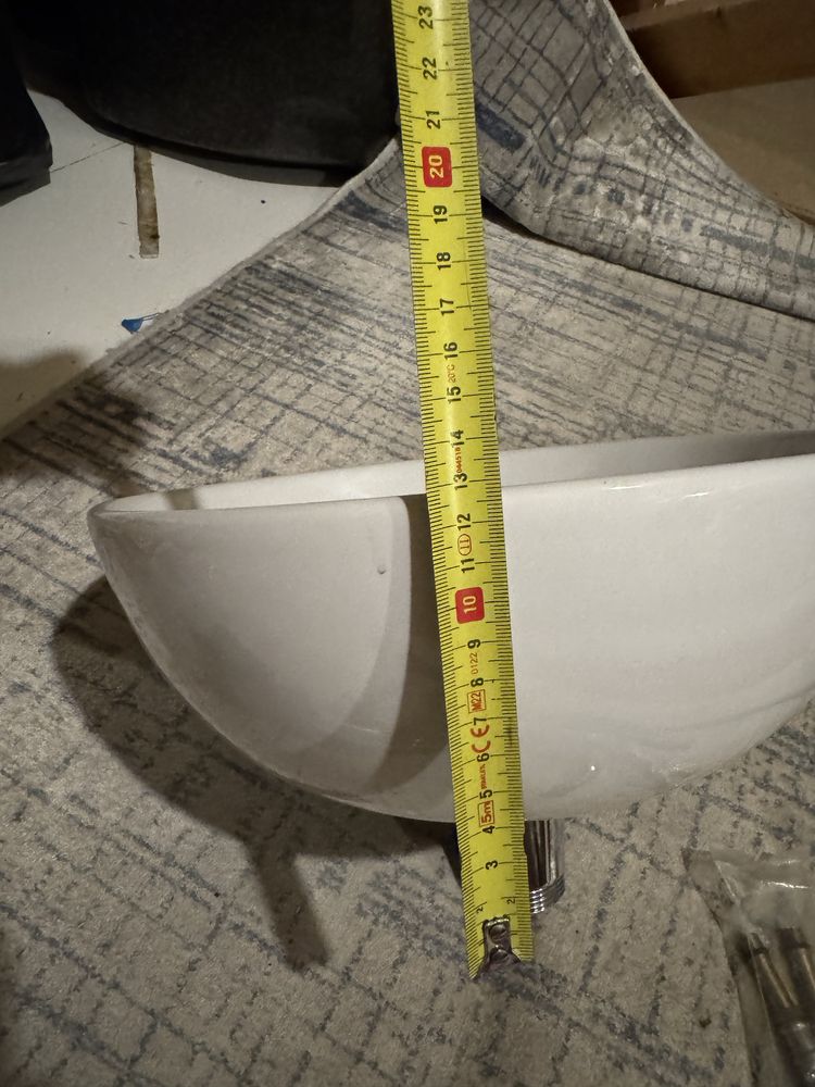 Umywalka 33cm z osprzetem, kran, nowe wężyki, korek