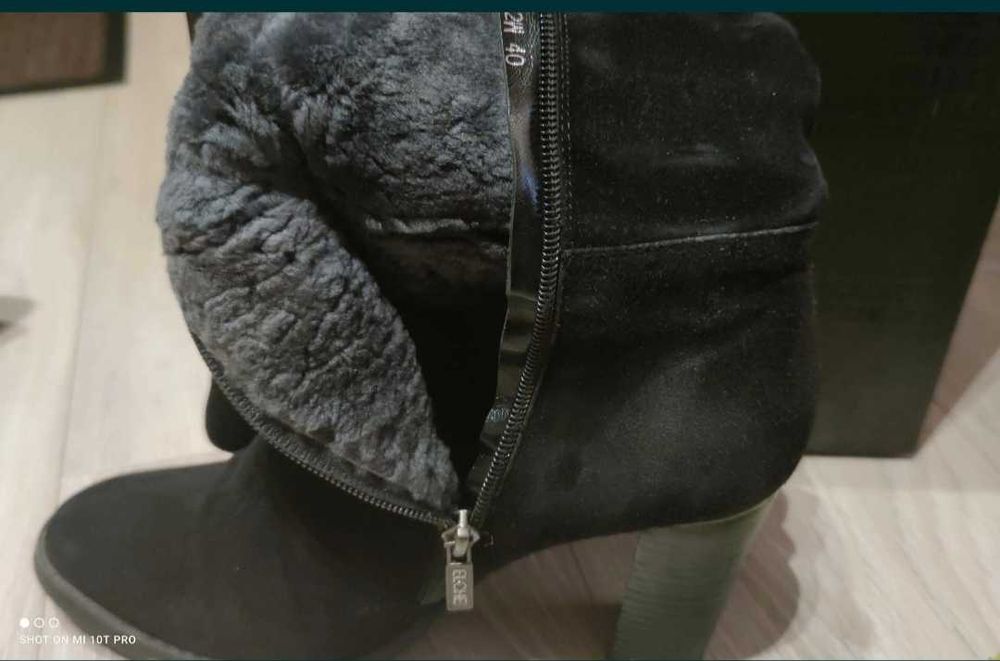 Продам жіночі зимові чоботи р.40