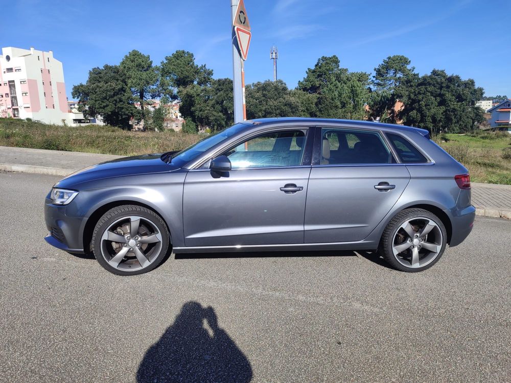 Audi A3 Sportback 1,6 tdi o carro esta com bom estado tudo novo mesmo