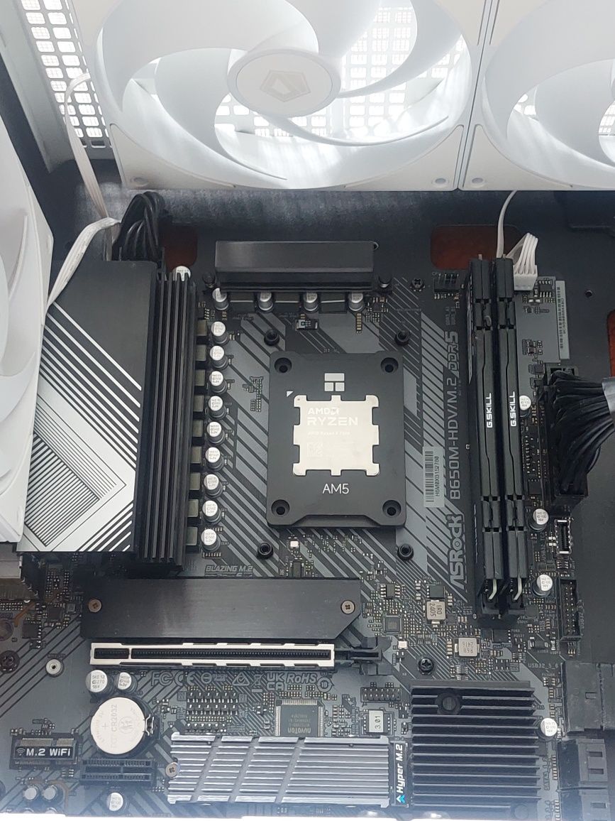 Ігровий ПК: ryzen5 7600, 32 гб озу, rx5600xt + переферія + гарантія