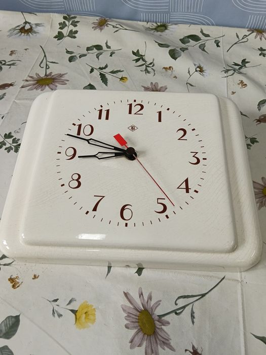 Stary zegar ceramiczny