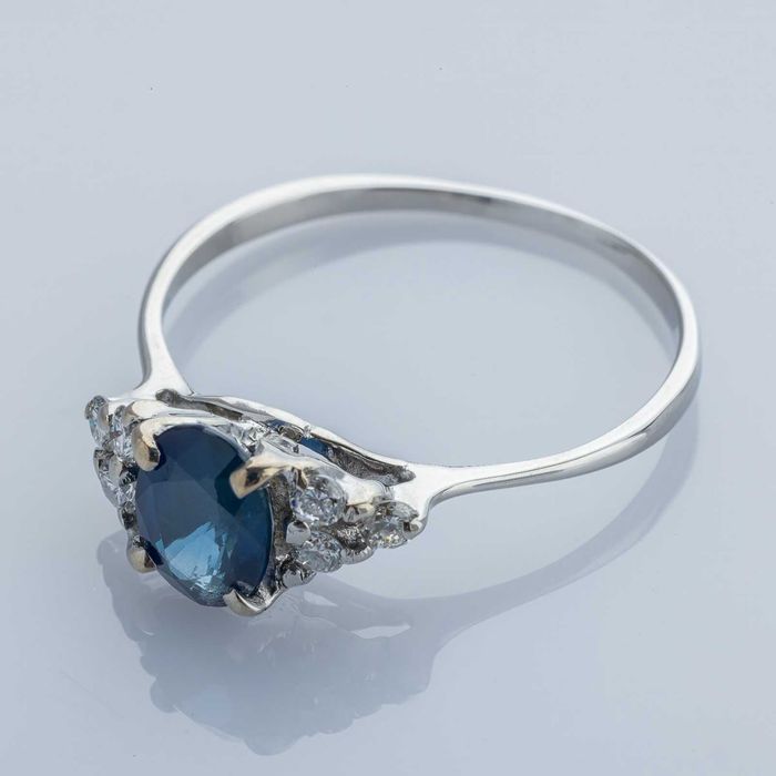 Złoty pierścionek z szafirem i diamentami (5796)