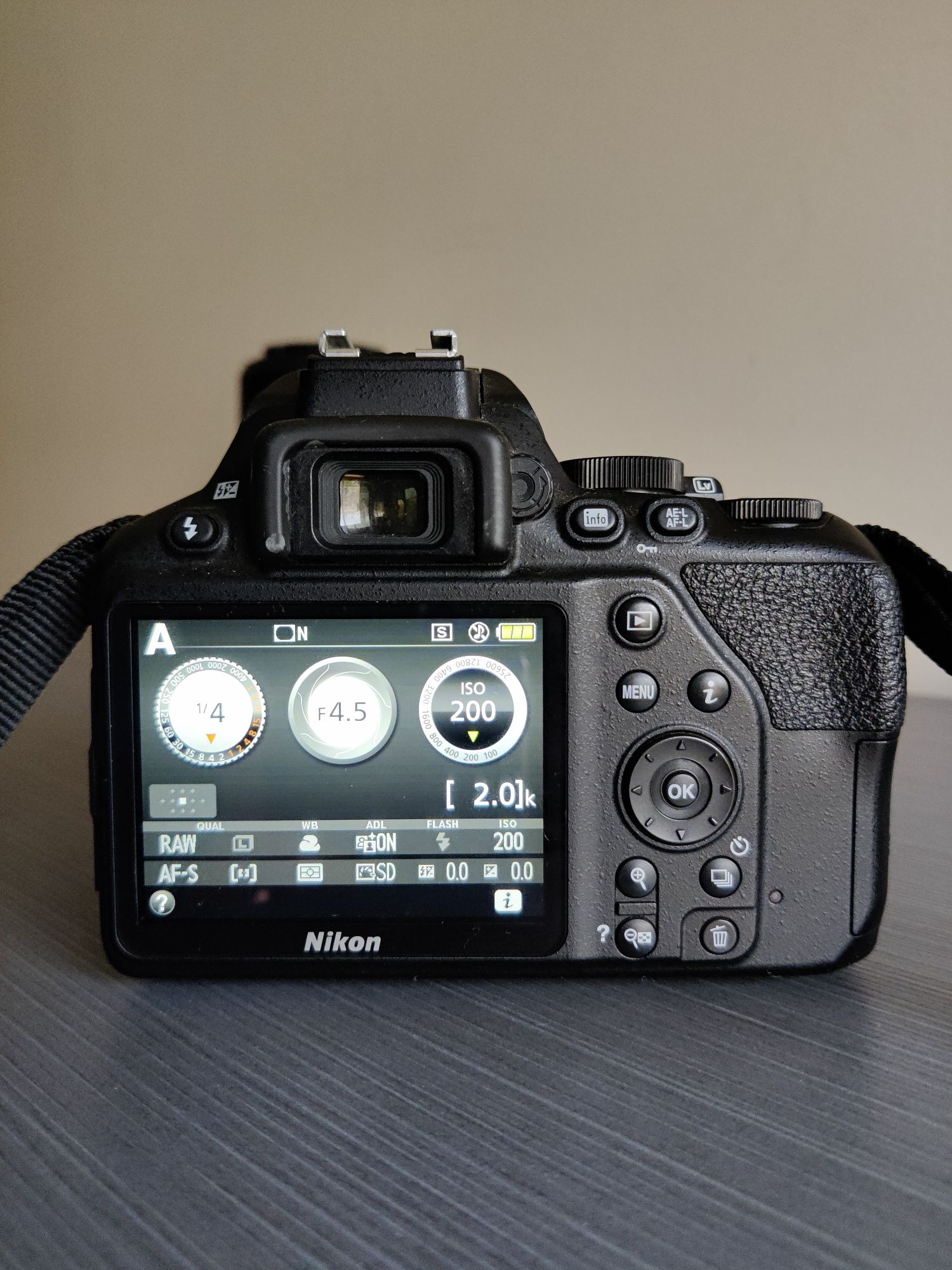 Nikon D3500 - Corpo + Lente