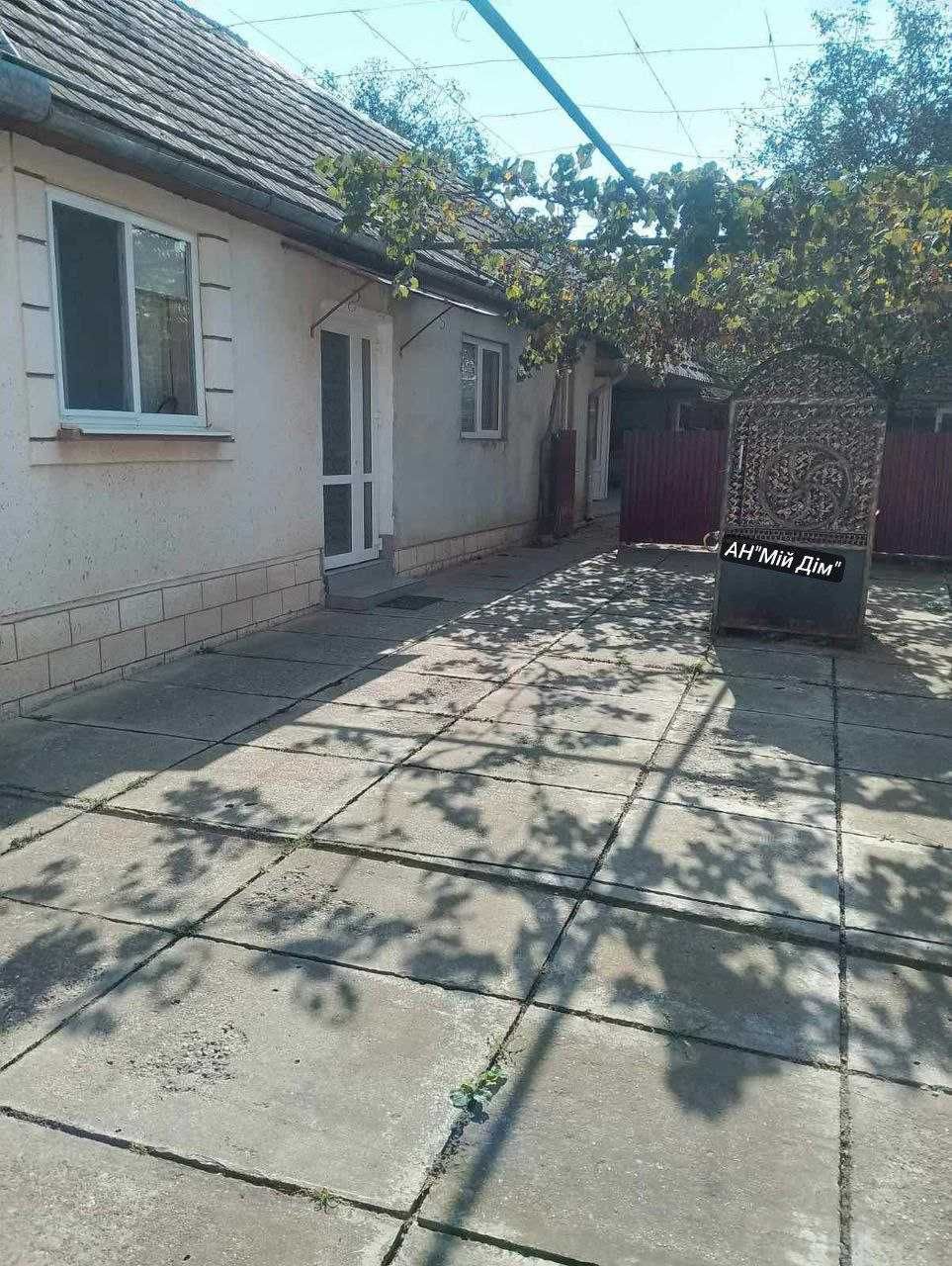 Продається гарний будинок з ремонтом поруч м.Берегове