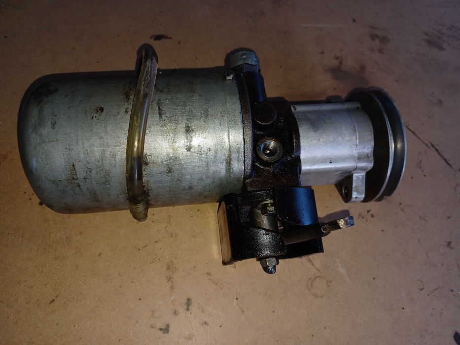 Sprzedam Pompę hydrauliczną oryginalną do ciągniczka Gudbrod 2500