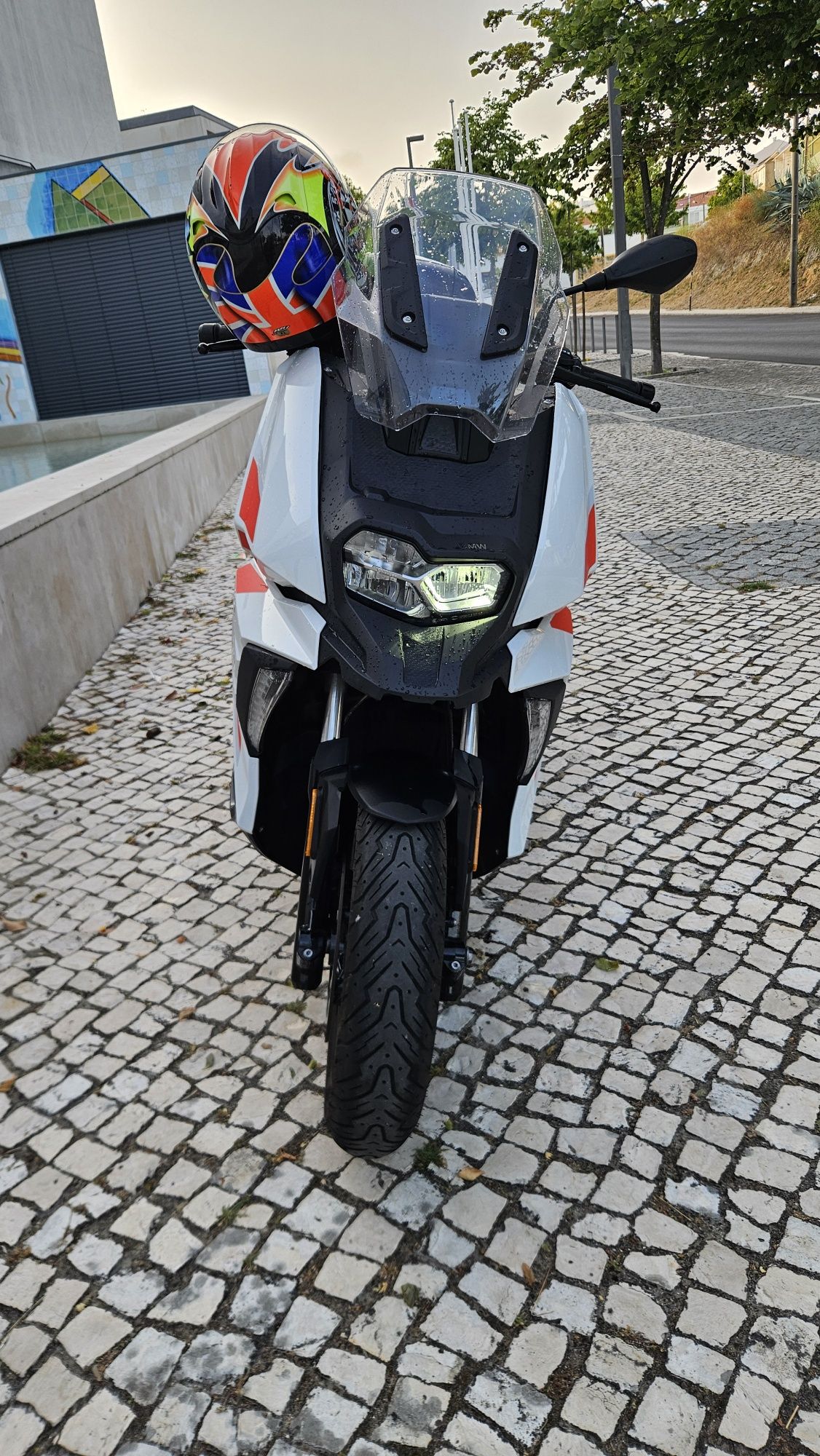 Scooter bmw c400x com apenas 10mil KMs