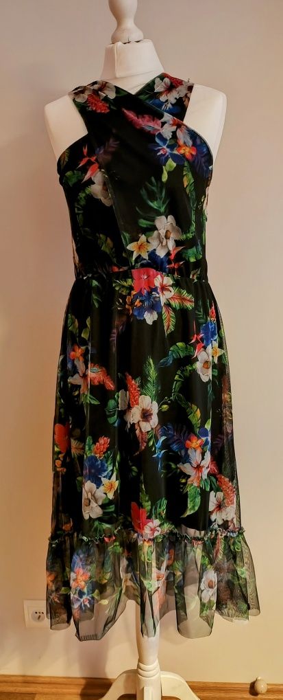 Sukienka Mohito –kwiatowy print, zwiewna, rozmiar M