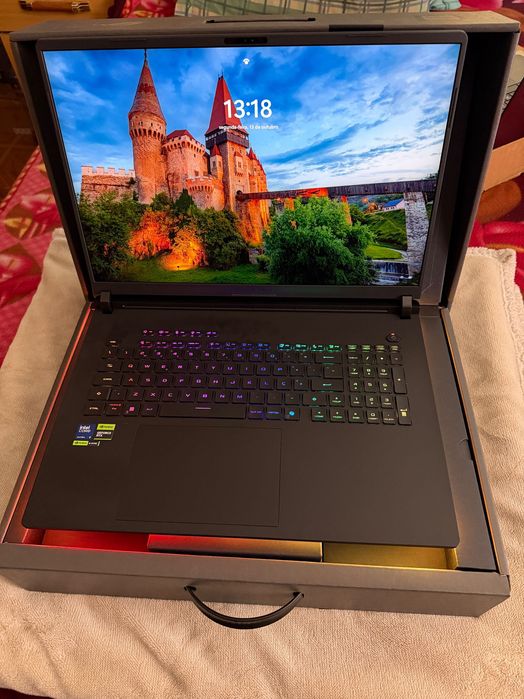 ASUS ROG Strix Scar 18 - 2025