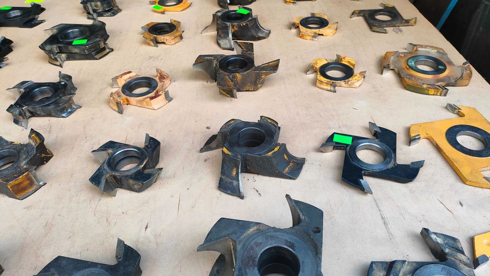 Frezy nasadzane  profilowe proste kątowe  do obróbki drewna używane