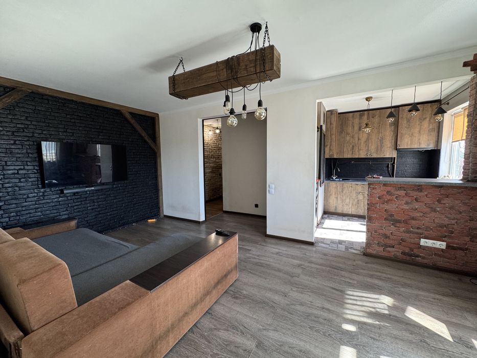 Затишна 2-кімнатна квартира 45 м², 3 поверх, вул. Довженка( Толстого)