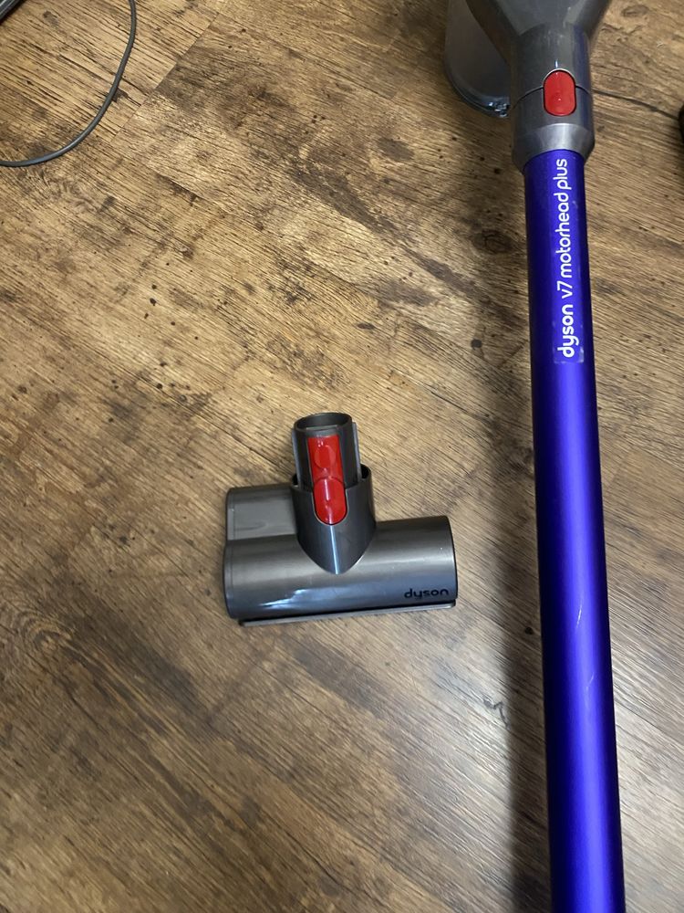 Пылесос аккумуляторный Dyson V7 motorhead plus