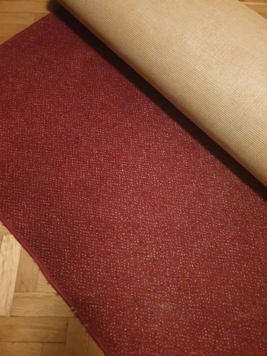 Wykładzina dywanowa , bordowa