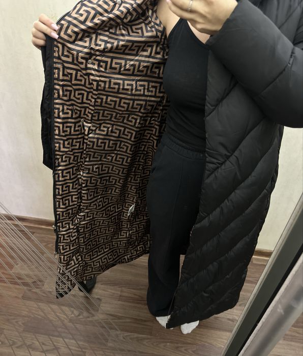 Довгий зимовий пуховик