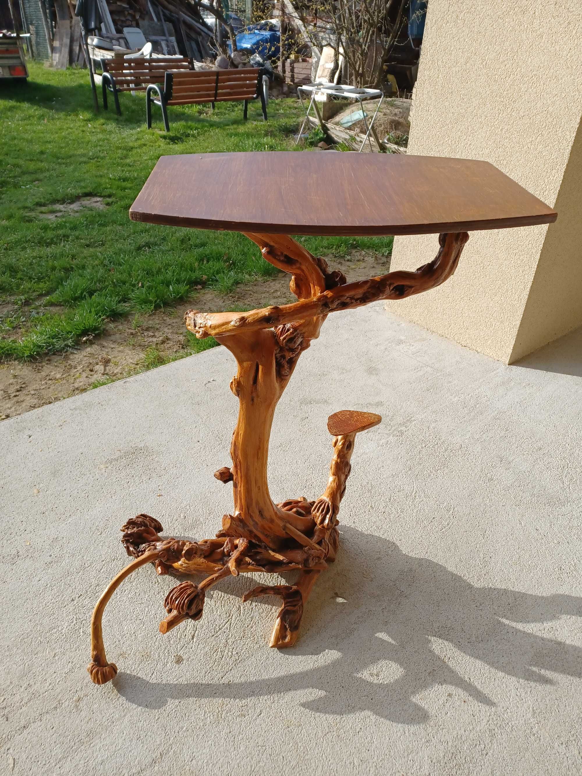 Stolik ozdobny z jałowca wykonany recznie